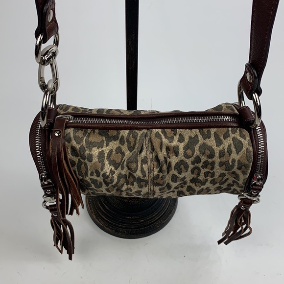 B Makowsky Leopard Print leather trim Fringe tassel Barrel bag Zip Crossbody - Picture 3 of 16